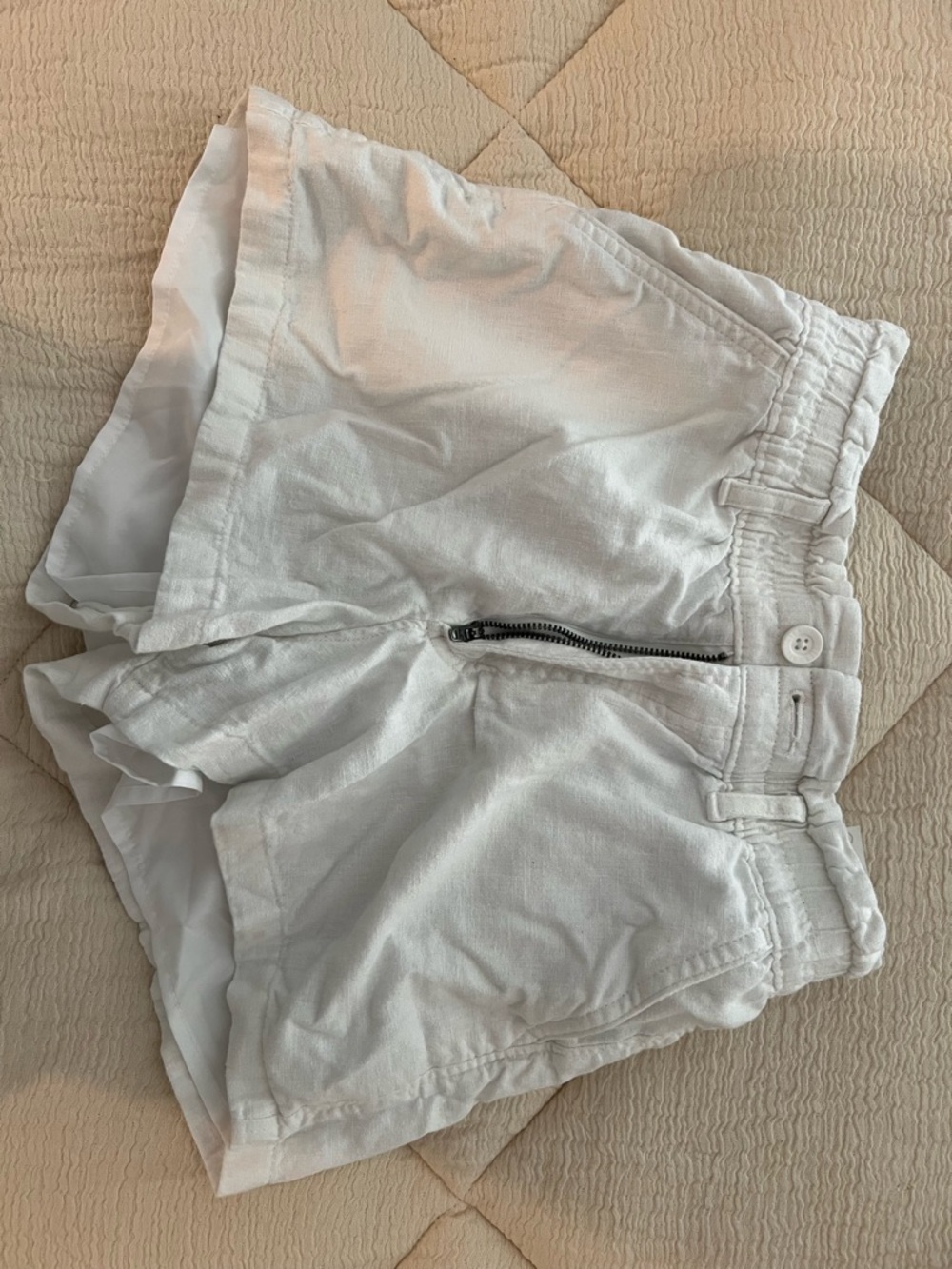 Hollister White High-Waist Casual Shorts with Front Zip